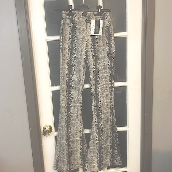 RARE! NWT FPxBNYC snakeskin suede leather pants
Size 25 - Picture 7 of 7